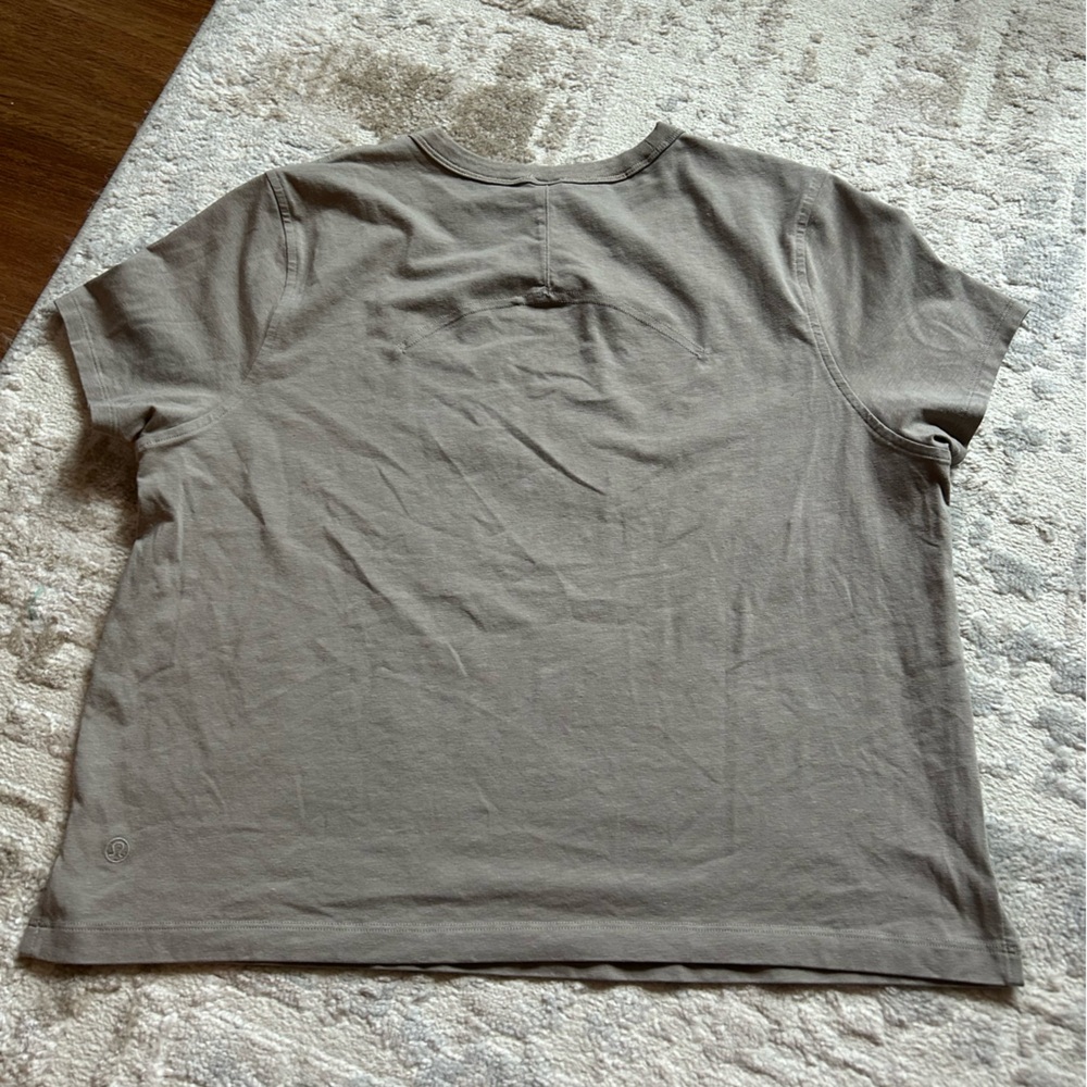 lululemon tee - Picture 3 of 3